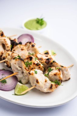 Malai tavuğu ya da murgh malai ağız sulandıran sulu ızgara tavuk tarifidir.