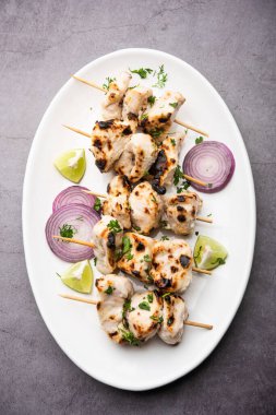 Malai tavuğu ya da murgh malai ağız sulandıran sulu ızgara tavuk tarifidir.