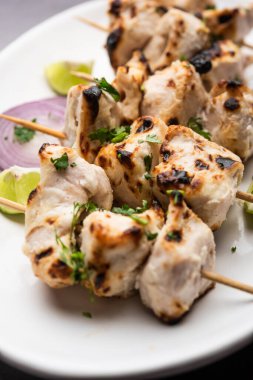 Malai tavuğu ya da murgh malai ağız sulandıran sulu ızgara tavuk tarifidir.