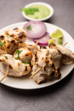 Malai tavuğu ya da murgh malai ağız sulandıran sulu ızgara tavuk tarifidir.