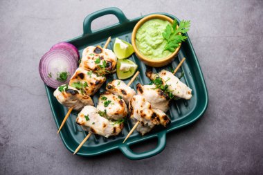 Malai tavuğu ya da murgh malai ağız sulandıran sulu ızgara tavuk tarifidir.