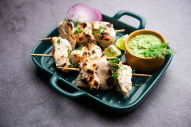 Malai tavuğu ya da murgh malai ağız sulandıran sulu ızgara tavuk tarifidir.