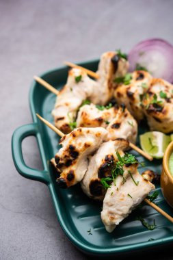 Malai tavuğu ya da murgh malai ağız sulandıran sulu ızgara tavuk tarifidir.