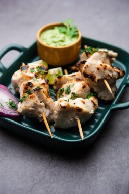 Malai tavuğu ya da murgh malai ağız sulandıran sulu ızgara tavuk tarifidir.