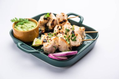 Malai tavuğu ya da murgh malai ağız sulandıran sulu ızgara tavuk tarifidir.