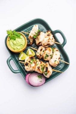 Malai tavuğu ya da murgh malai ağız sulandıran sulu ızgara tavuk tarifidir.