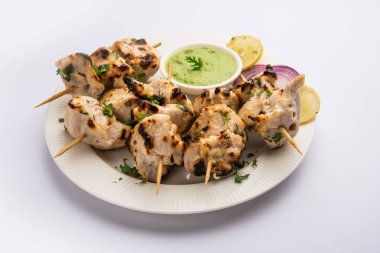 Malai tavuğu ya da murgh malai ağız sulandıran sulu ızgara tavuk tarifidir.