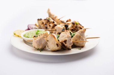 Malai tavuğu ya da murgh malai ağız sulandıran sulu ızgara tavuk tarifidir.