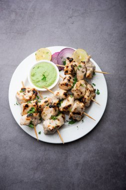 Malai tavuğu ya da murgh malai ağız sulandıran sulu ızgara tavuk tarifidir.