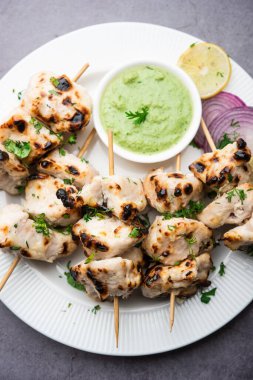 Malai tavuğu ya da murgh malai ağız sulandıran sulu ızgara tavuk tarifidir.