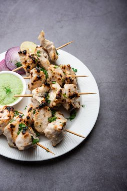 Malai tavuğu ya da murgh malai ağız sulandıran sulu ızgara tavuk tarifidir.