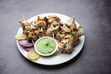 Malai tavuğu ya da murgh malai ağız sulandıran sulu ızgara tavuk tarifidir.