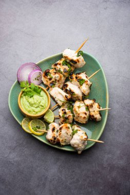 Malai tavuğu ya da murgh malai ağız sulandıran sulu ızgara tavuk tarifidir.