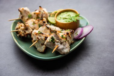 Malai tavuğu ya da murgh malai ağız sulandıran sulu ızgara tavuk tarifidir.