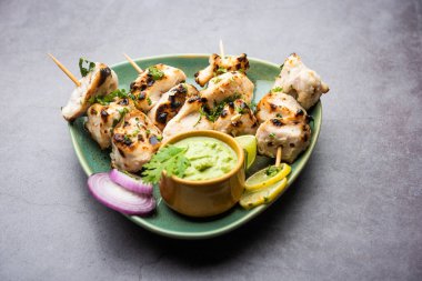 Malai tavuğu ya da murgh malai ağız sulandıran sulu ızgara tavuk tarifidir.