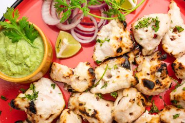 Malai tavuğu ya da murgh malai ağız sulandıran sulu ızgara tavuk tarifidir.