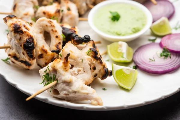 Malai tavuğu ya da murgh malai ağız sulandıran sulu ızgara tavuk tarifidir.