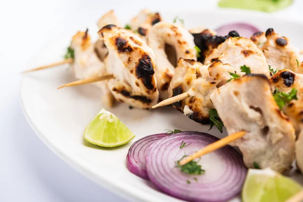 Malai tavuğu ya da murgh malai ağız sulandıran sulu ızgara tavuk tarifidir.