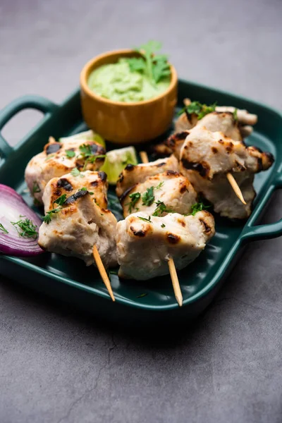 Malai tavuğu ya da murgh malai ağız sulandıran sulu ızgara tavuk tarifidir.