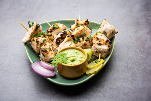 Malai tavuğu ya da murgh malai ağız sulandıran sulu ızgara tavuk tarifidir.