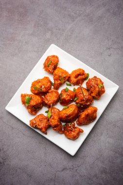 Biberli tavuk kurutma Hakka Çin mirasının popüler bir Hint-Çin yemeği türüdür.