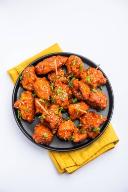 Biberli tavuk kurutma Hakka Çin mirasının popüler bir Hint-Çin yemeği türüdür.