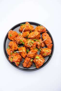 Biberli tavuk kurutma Hakka Çin mirasının popüler bir Hint-Çin yemeği türüdür.