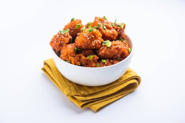 Biberli tavuk kurutma Hakka Çin mirasının popüler bir Hint-Çin yemeği türüdür.