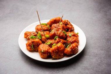 Biberli tavuk kurutma Hakka Çin mirasının popüler bir Hint-Çin yemeği türüdür.