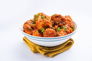 Biberli tavuk kurutma Hakka Çin mirasının popüler bir Hint-Çin yemeği türüdür.