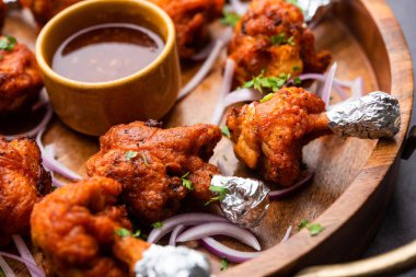 Tavuk lolipop Hint Çin aperatifi. Fransız tavuk kanadı.