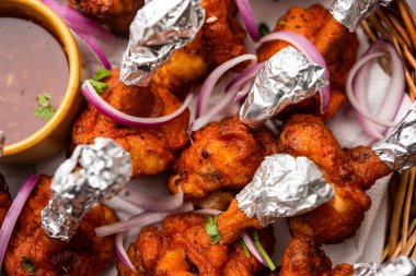 Tavuk lolipop Hint Çin aperatifi. Fransız tavuk kanadı.