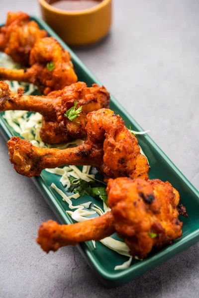 Tavuk lolipop Hint Çin aperatifi. Fransız tavuk kanadı.