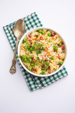 Upma, uppumavu veya uppittu Güney ve Maharashtra 'da yaygın olarak rastlanan Hint popüler kahvaltı yemeğidir.