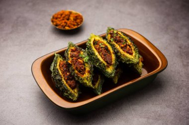 Bharwa karela masala kızartması ya da doldurulmuş kavun tarifi.