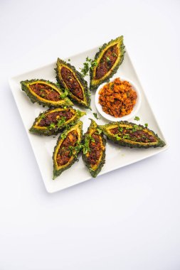 Bharwa karela masala kızartması ya da doldurulmuş kavun tarifi.
