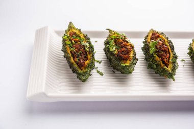 Bharwa karela masala kızartması ya da doldurulmuş kavun tarifi.