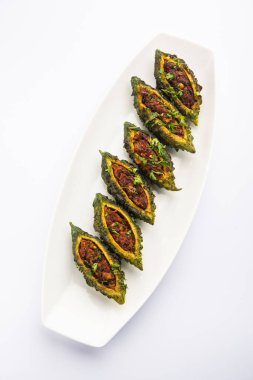 Bharwa karela masala kızartması ya da doldurulmuş kavun tarifi.