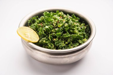 Çatırdayan ıspanak ya da çıtır çıtır Palak, limon dilimli bir kâse veya tabakta servis edilen Hint marşıdır.