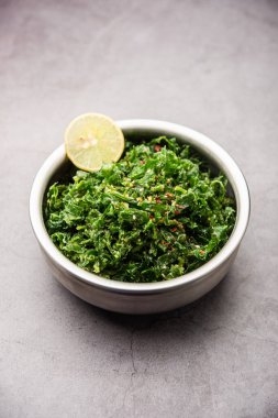 Çatırdayan ıspanak ya da çıtır çıtır Palak, limon dilimli bir kâse veya tabakta servis edilen Hint marşıdır.