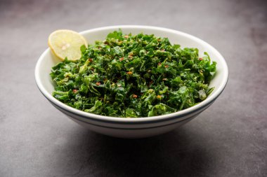 Çatırdayan ıspanak ya da çıtır çıtır Palak, limon dilimli bir kâse veya tabakta servis edilen Hint marşıdır.