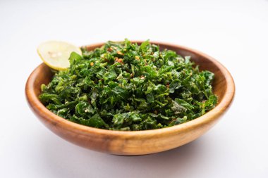 Çatırdayan ıspanak ya da çıtır çıtır Palak, limon dilimli bir kâse veya tabakta servis edilen Hint marşıdır.