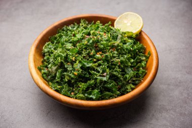 Çatırdayan ıspanak ya da çıtır çıtır Palak, limon dilimli bir kâse veya tabakta servis edilen Hint marşıdır.