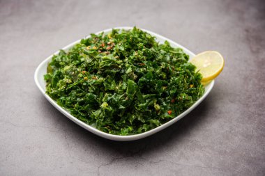 Çatırdayan ıspanak ya da çıtır çıtır Palak, limon dilimli bir kâse veya tabakta servis edilen Hint marşıdır.