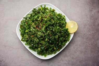 Çatırdayan ıspanak ya da çıtır çıtır Palak, limon dilimli bir kâse veya tabakta servis edilen Hint marşıdır.