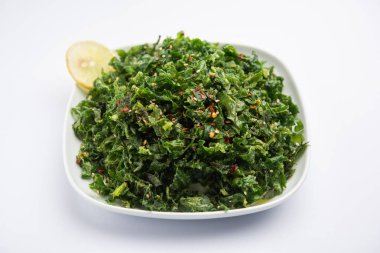 Çatırdayan ıspanak ya da çıtır çıtır Palak, limon dilimli bir kâse veya tabakta servis edilen Hint marşıdır.