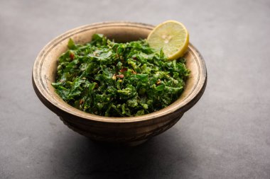 Çatırdayan ıspanak ya da çıtır çıtır Palak, limon dilimli bir kâse veya tabakta servis edilen Hint marşıdır.