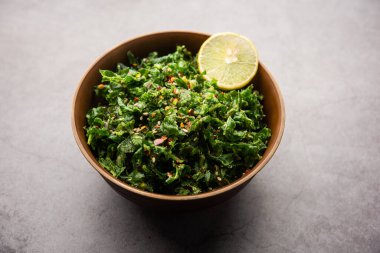 Çatırdayan ıspanak ya da çıtır çıtır Palak, limon dilimli bir kâse veya tabakta servis edilen Hint marşıdır.