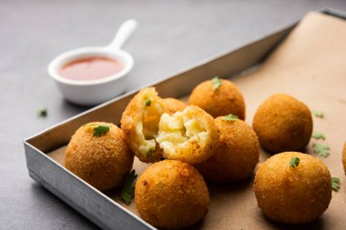 jalapeno cheese balls or poppers served with tomato ketchup