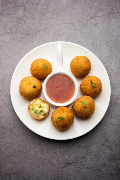 Jalapeno Cheese Balls Poppers Served Tomato Ketchup — Fotografia de Stock